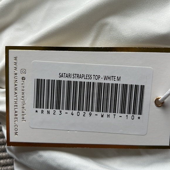 SATARI STRAPLESS TOP - WHITE by Runway. Size medium - Picture 10 of 10